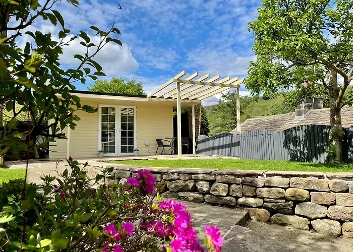 Apple Tree Hut, In A Private Garden