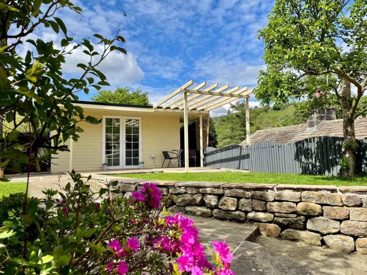 Apple Tree Hut, In A Private Garden * Skipton