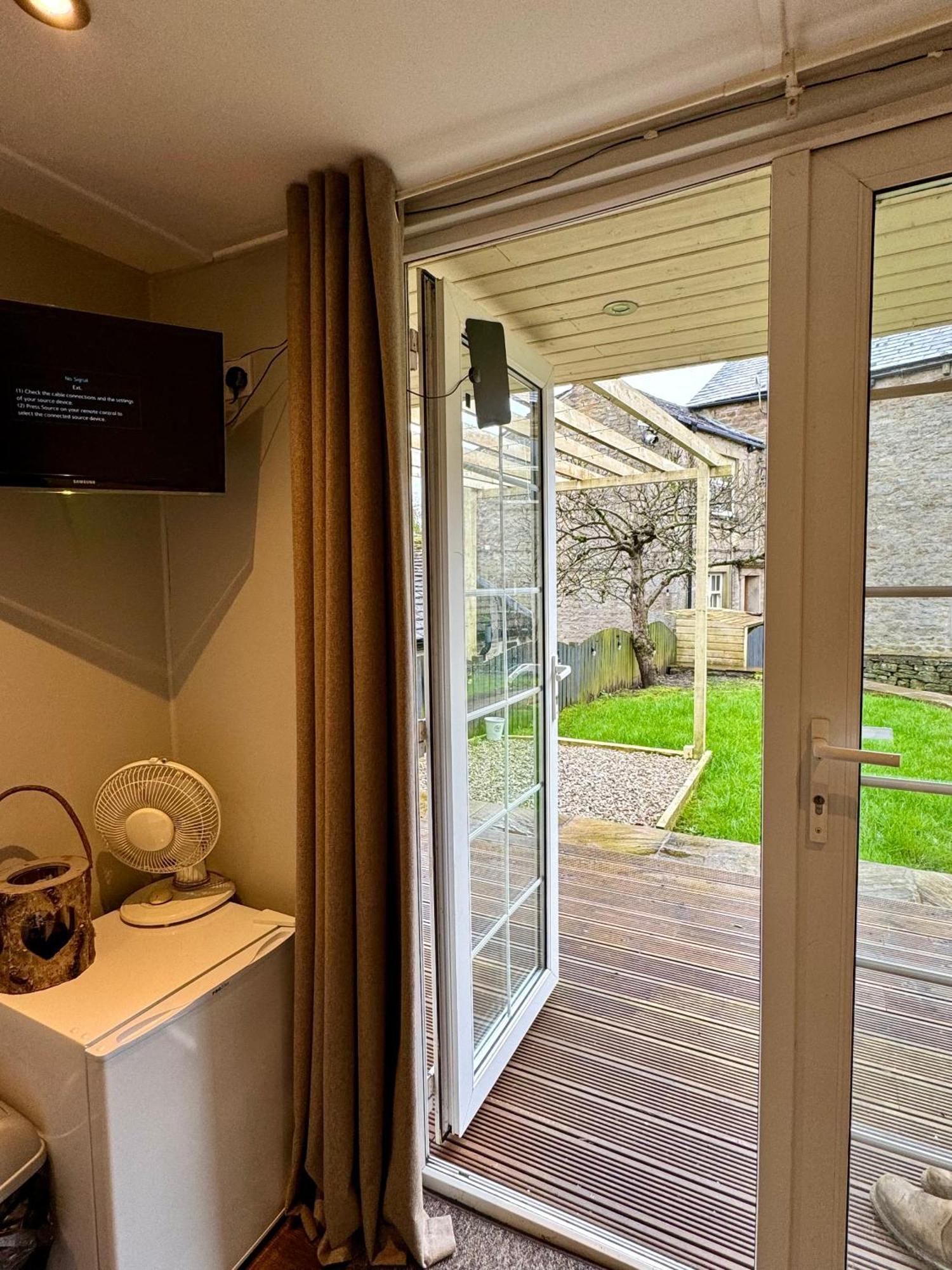 Lodge Apple Tree Hut, In A Private Garden *