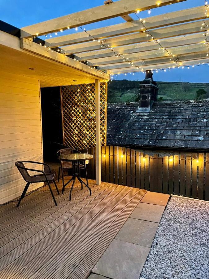 Apple Tree Hut, In A Private Garden Lodge Skipton